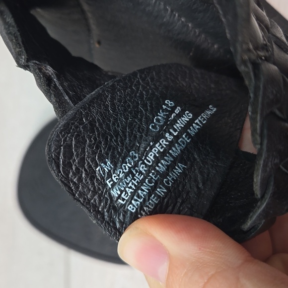 Born Women T strap Thong Leather Sandals Flats shoes sz 7M - Picture 9 of 9